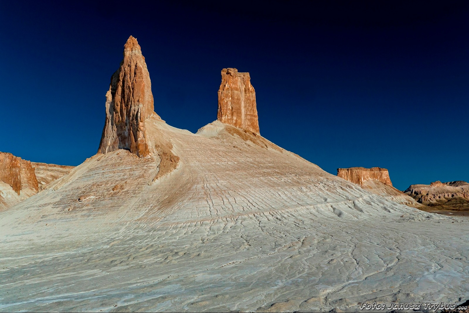 Kazachstan - Pustynia Bozzhyra