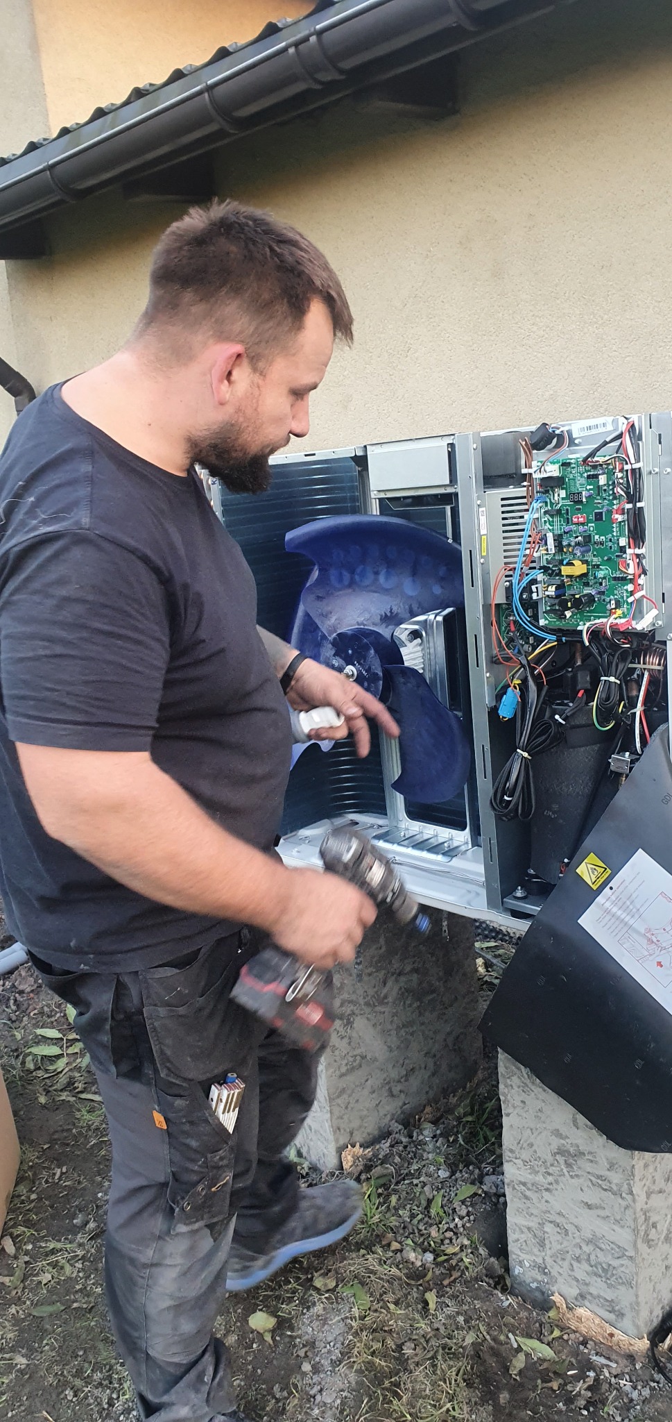 Montaż jednostki zewnętrznej Pompy ciepła Rotenso