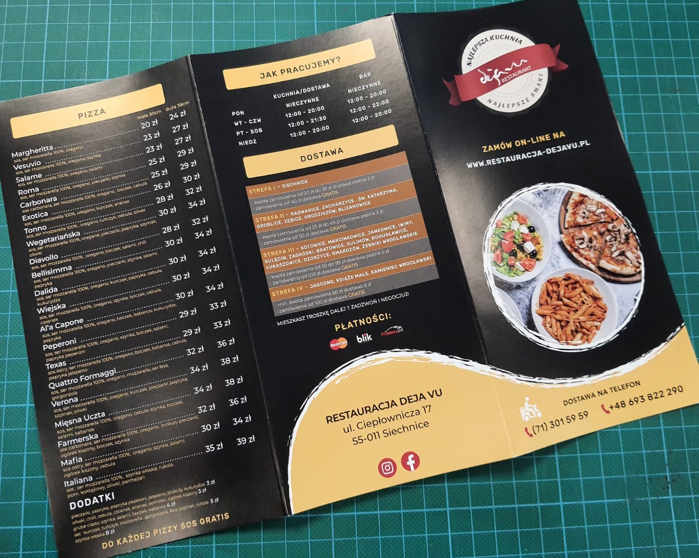 Rozłożona ulotka restauracji Deja Vu we Wrocławiu z menu pizzy, informacjami o dostawie i płatnościach.