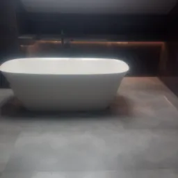 Wolnostojąca, biała wanna owalna na szarych płytkach podłogowych w łazience z ciemnym wykończeniem ściany i podświetleniem LED.