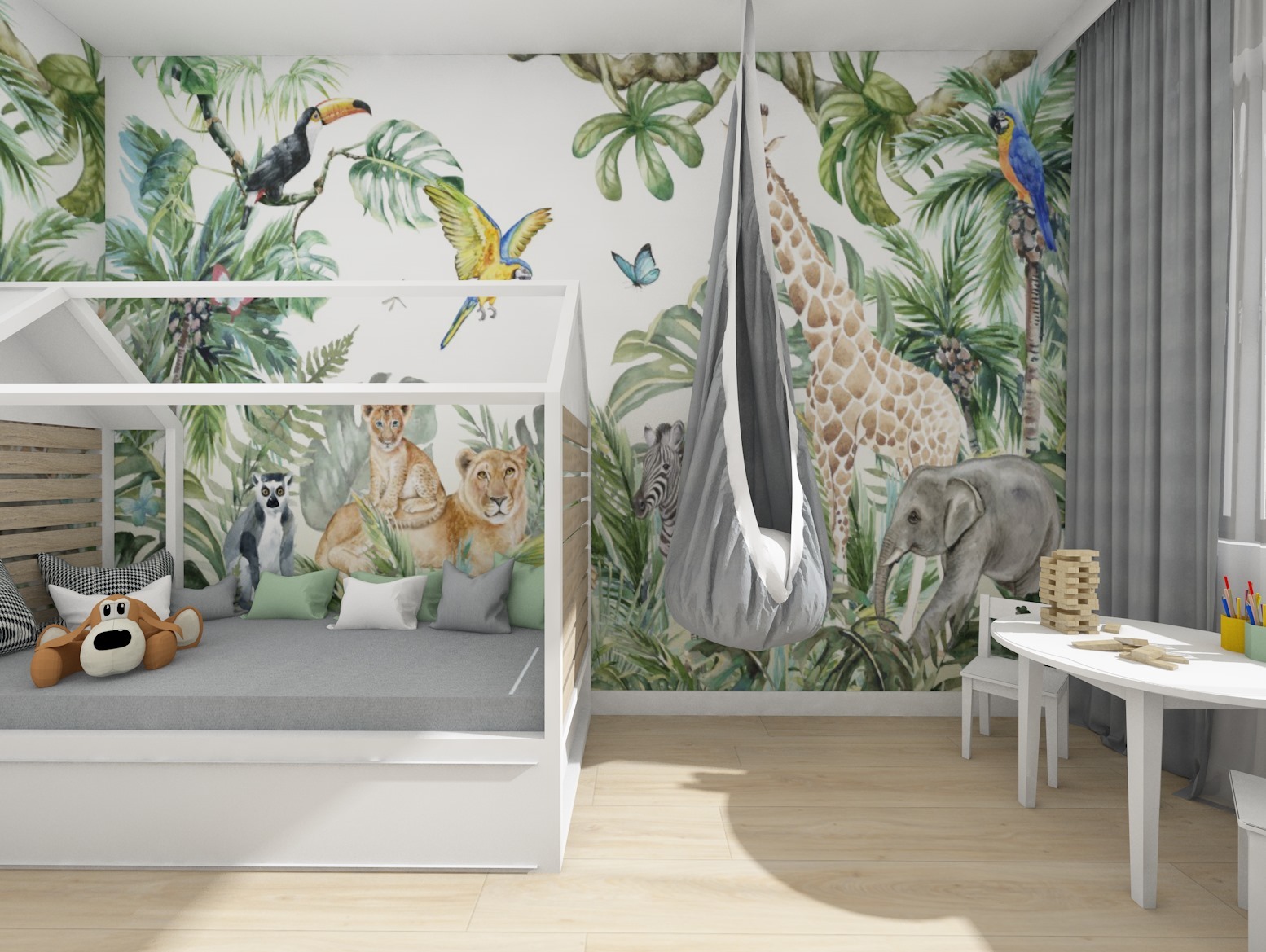 Pokój dziecięcy z łóżkiem w kształcie domku, wiszącym fotelem typu kokon i tapetą w motywy dżungli z żyrafą, słoniem i innymi zwierzętami; na biurku ułożone drewniane klocki.