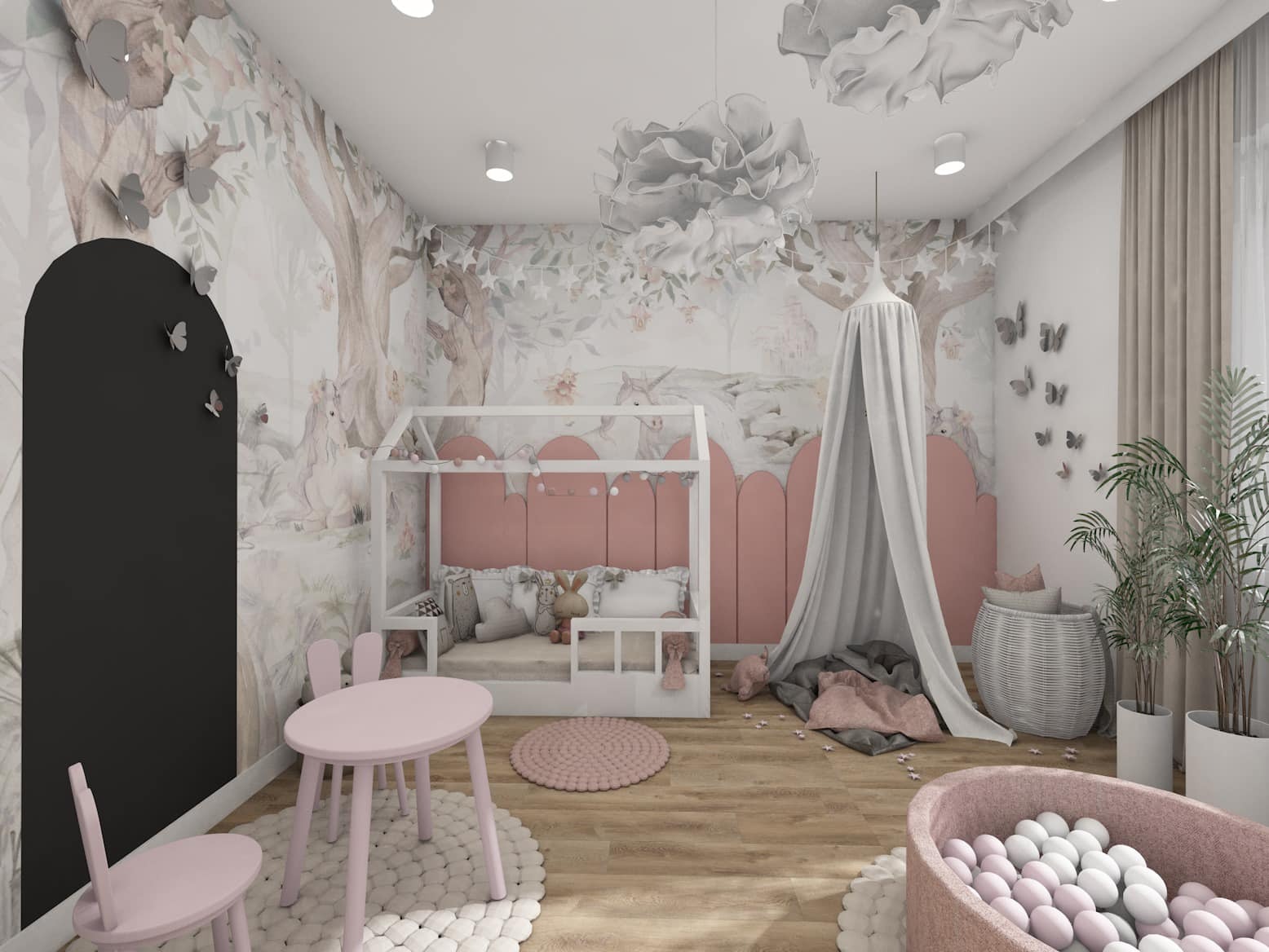 Pokój dziecięcy z motywem leśnym: łóżko w kształcie domku z różowym zagłówkiem, baldachim, stolik z krzesełkami w pastelowych kolorach, fototapeta z motywem lasu i zwierząt, ozdobne motyle...