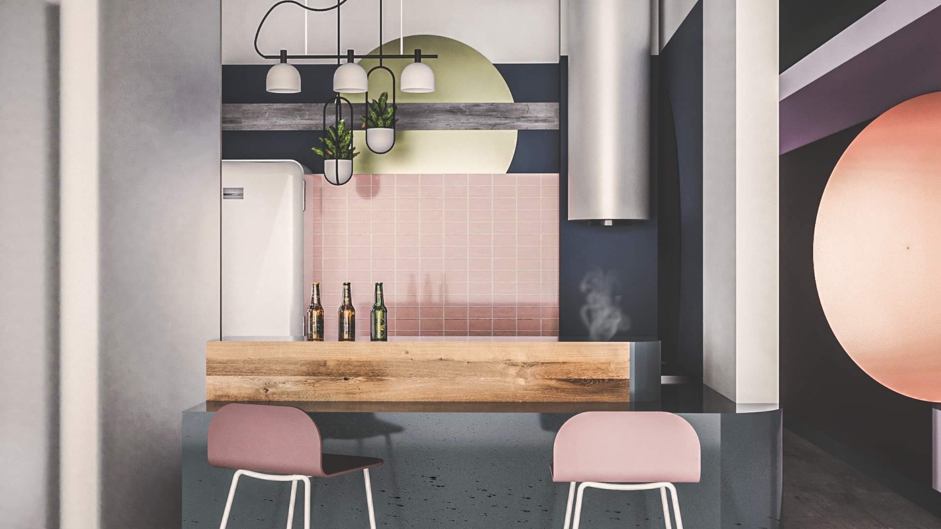 Awangardowa kuchnia z różową mozaiką, drewnianym blatem i trzema butelkami piwa, minimalistyczne krzesła w odcieniu pudrowego różu, geometryczne dekoracje ścienne.
