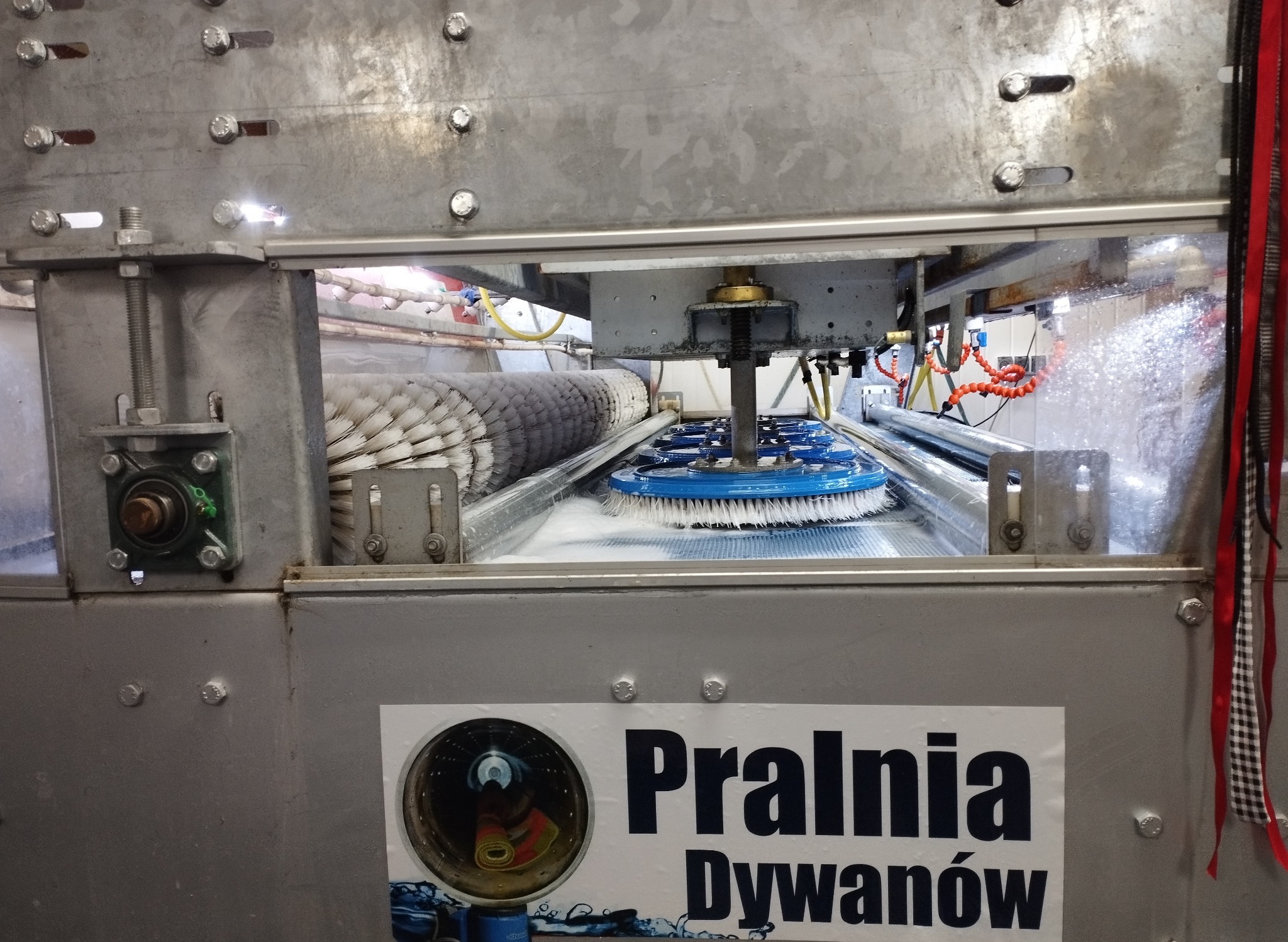 Najdokładniejsze pranie dywanów kąpiel wodna tylko u nas czyszczenie obustronnie