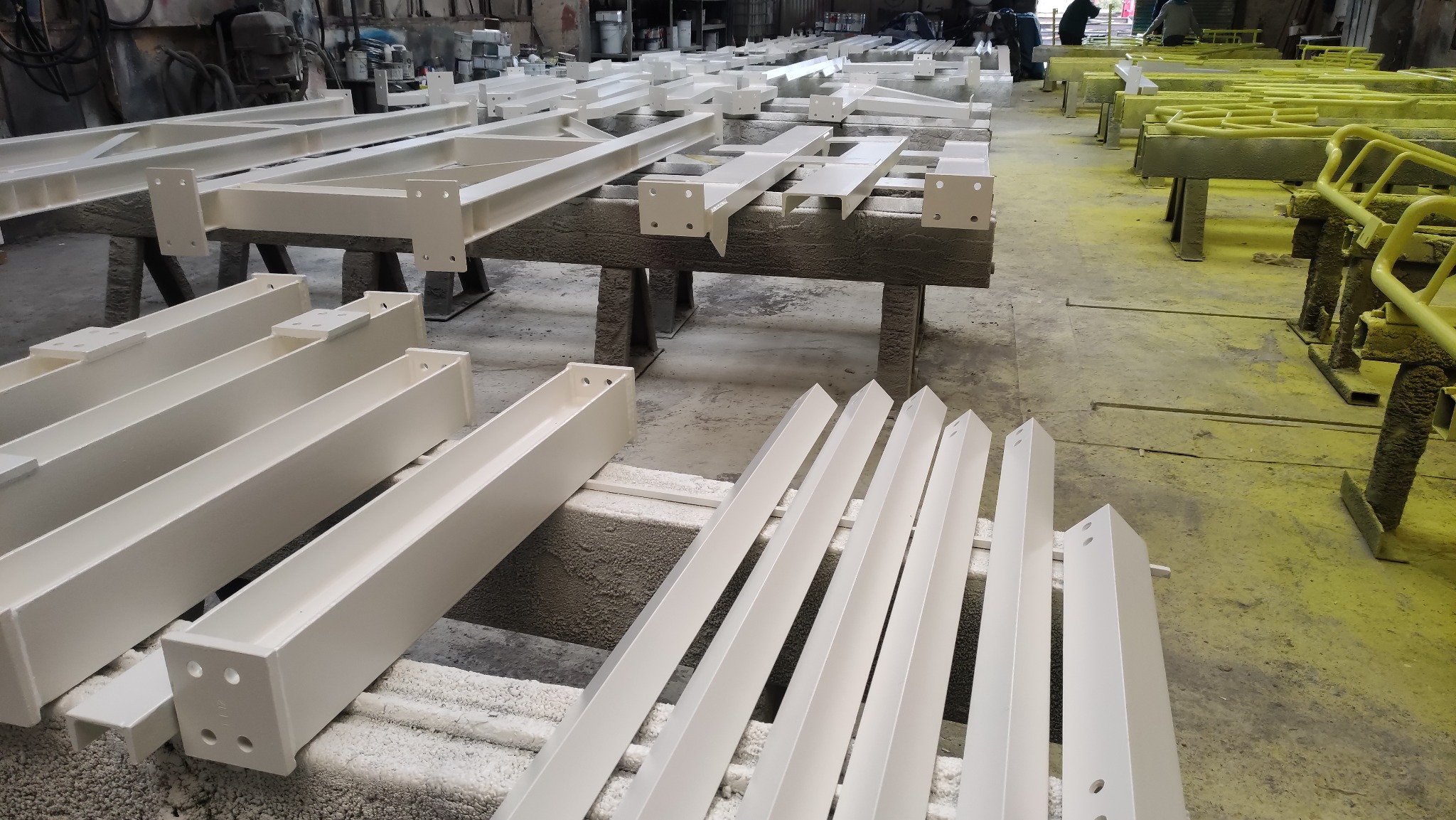 Konstrukcje podestów i barierki