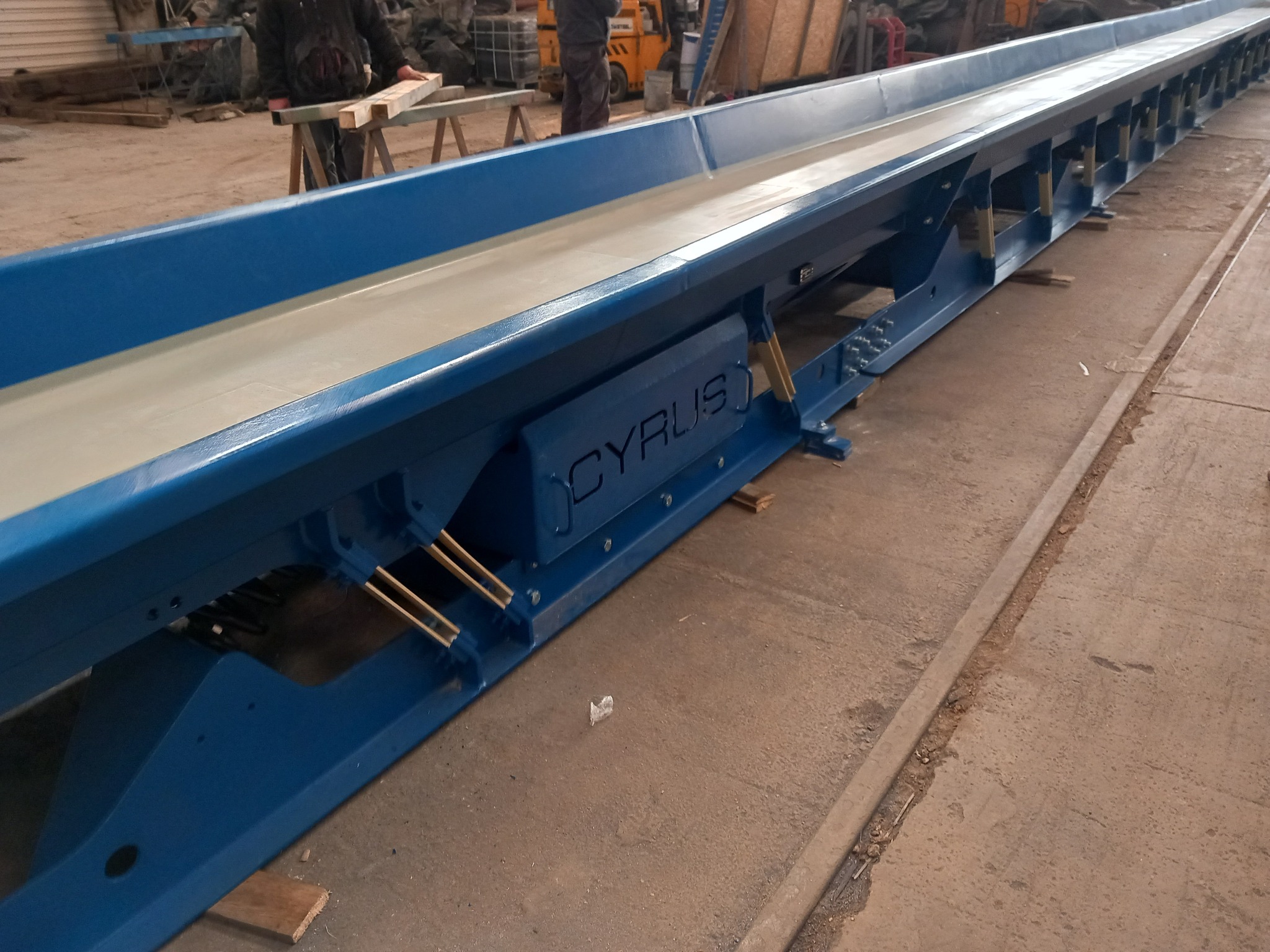 Podajnik wibracyjny 28m