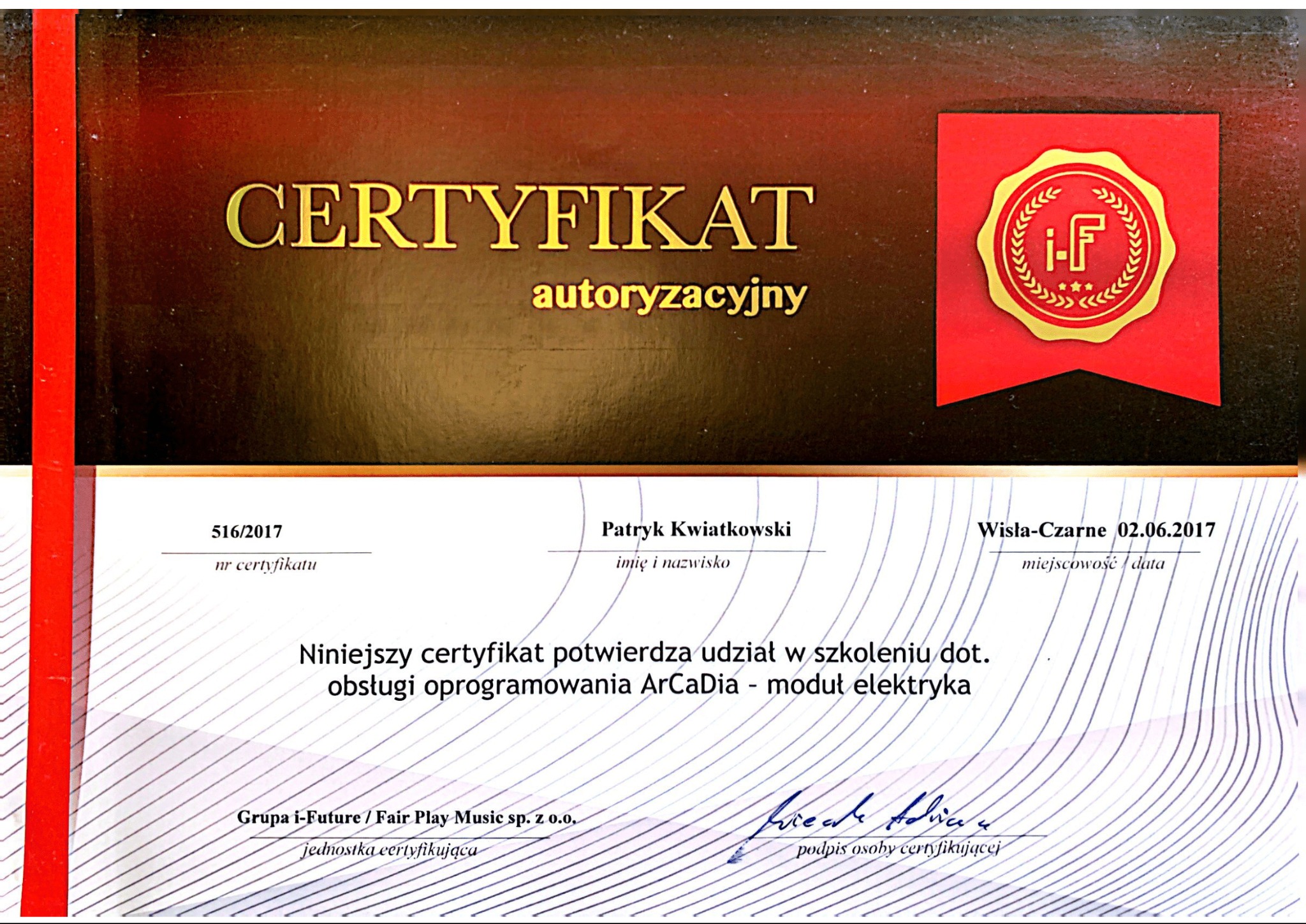 Skan certyfikatu autoryzacyjnego dla Patryka Kwiatkowskiego, potwierdzający udział w szkoleniu z obsługi oprogramowania ArCaDia - moduł elektryka, wydany przez Grupę i-Future / Fair Play Music sp.
