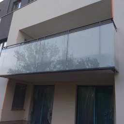 Balustrada balkonowa ze szkłem