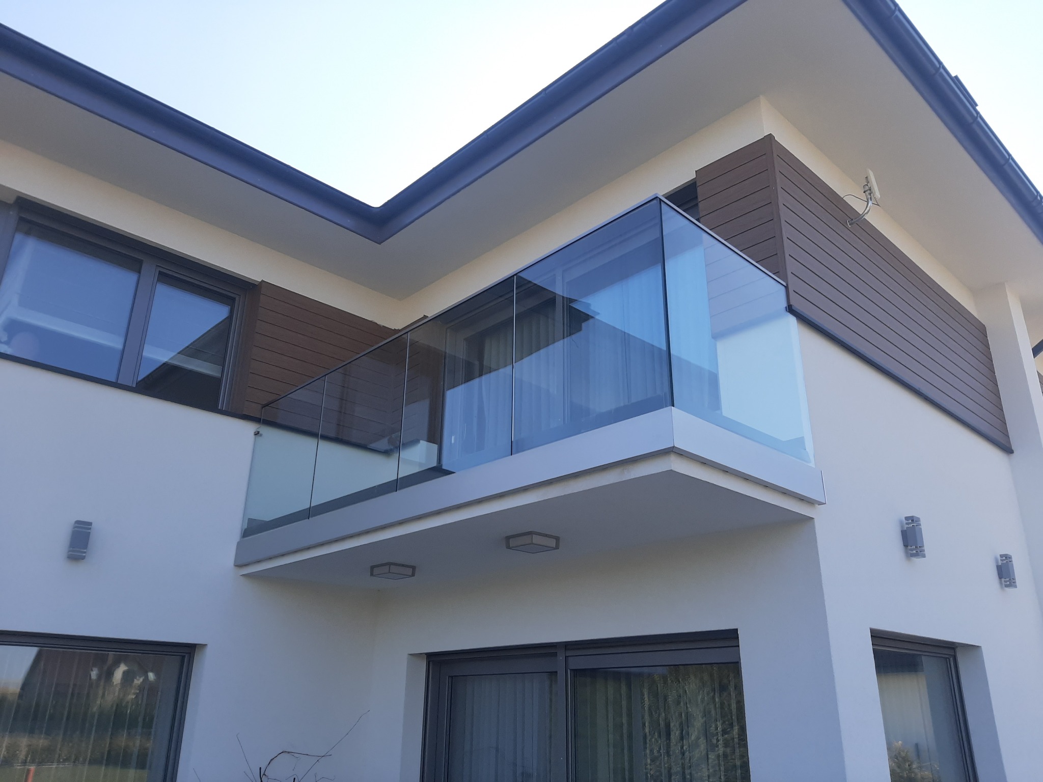 Balustrada balkonu cało szklana