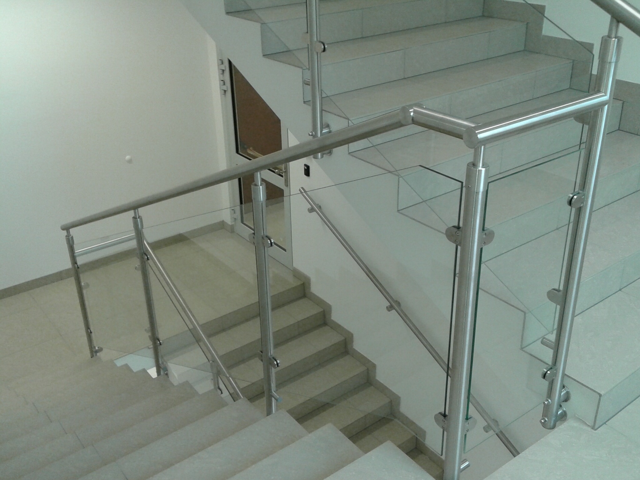 Balustrada schodowa ze szkłem