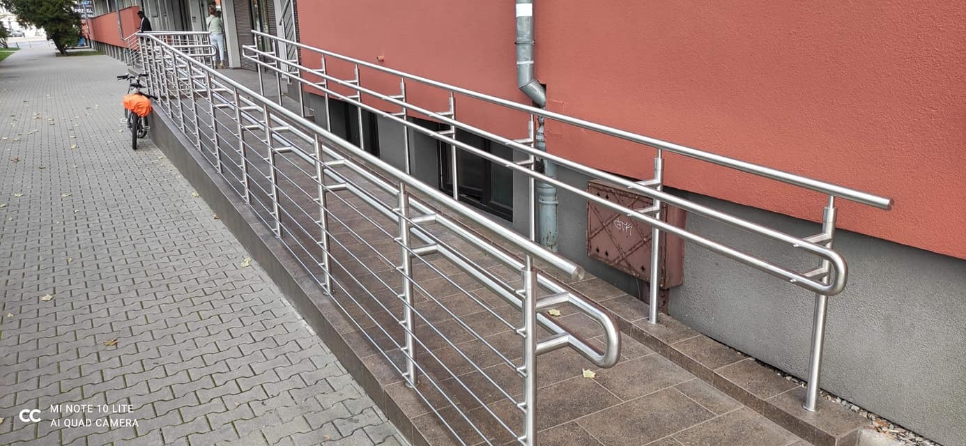 Podjazd dla niepełnosprawnych