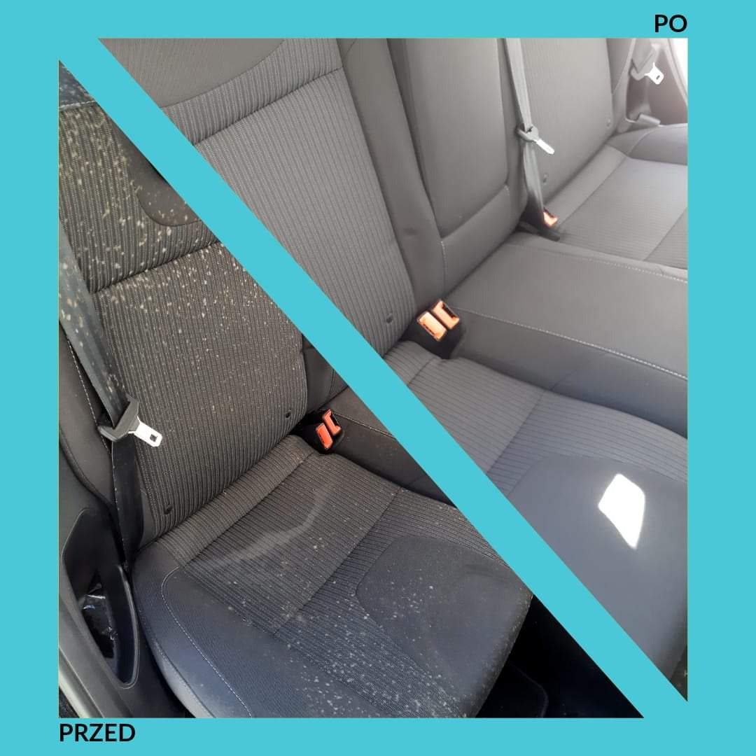 Tapicerka samochodowa tylnej kanapy: po lewej stronie widoczny silnie zabrudzony materiał, po prawej stronie czysty i odświeżony materiał po czyszczeniu, oddzielone ukośną niebieską linią. Napisy...