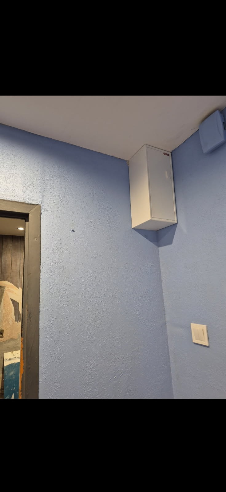 Skrzynka z licznikiem w mieszkaniu