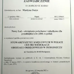 Zaświadczenie o ukończeniu kursu 'Nowy Ład' wydane przez Stowarzyszenie Księgowych w Polsce, Oddział Okręgowy w Bydgoszczy, dla Martyny Durys.