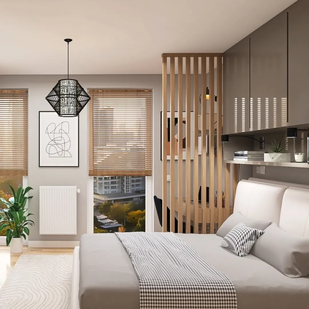 Jasna sypialnia z drewnianą ażurową ścianką działową, żaluzjami, nowoczesną lampą wiszącą i abstrakcyjnym obrazem na ścianie.