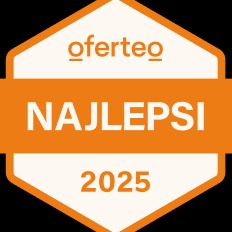 Pomarańczowa odznaka Oferteo 'Najlepsi 2025' na białym tle, umieszczona w sześciokątnej ramce.