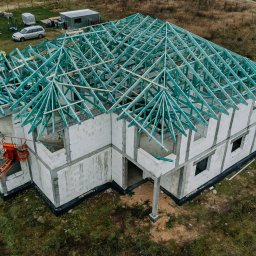 Prefabrykowane konstrukcje dachowe🏠
Dla dużego dachu o powierzchni 280m2