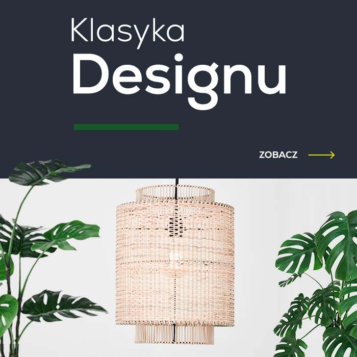 Lampa wisząca z naturalnego rattanu w stylu boho, otoczona zielonymi roślinami, na tle minimalistycznego wnętrza, nad napisem 'Klasyka Designu'.
