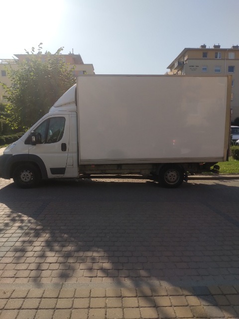 Posiadam kilka aut 8/10 paletowych. Wszystkie posiadają windę załadowczą