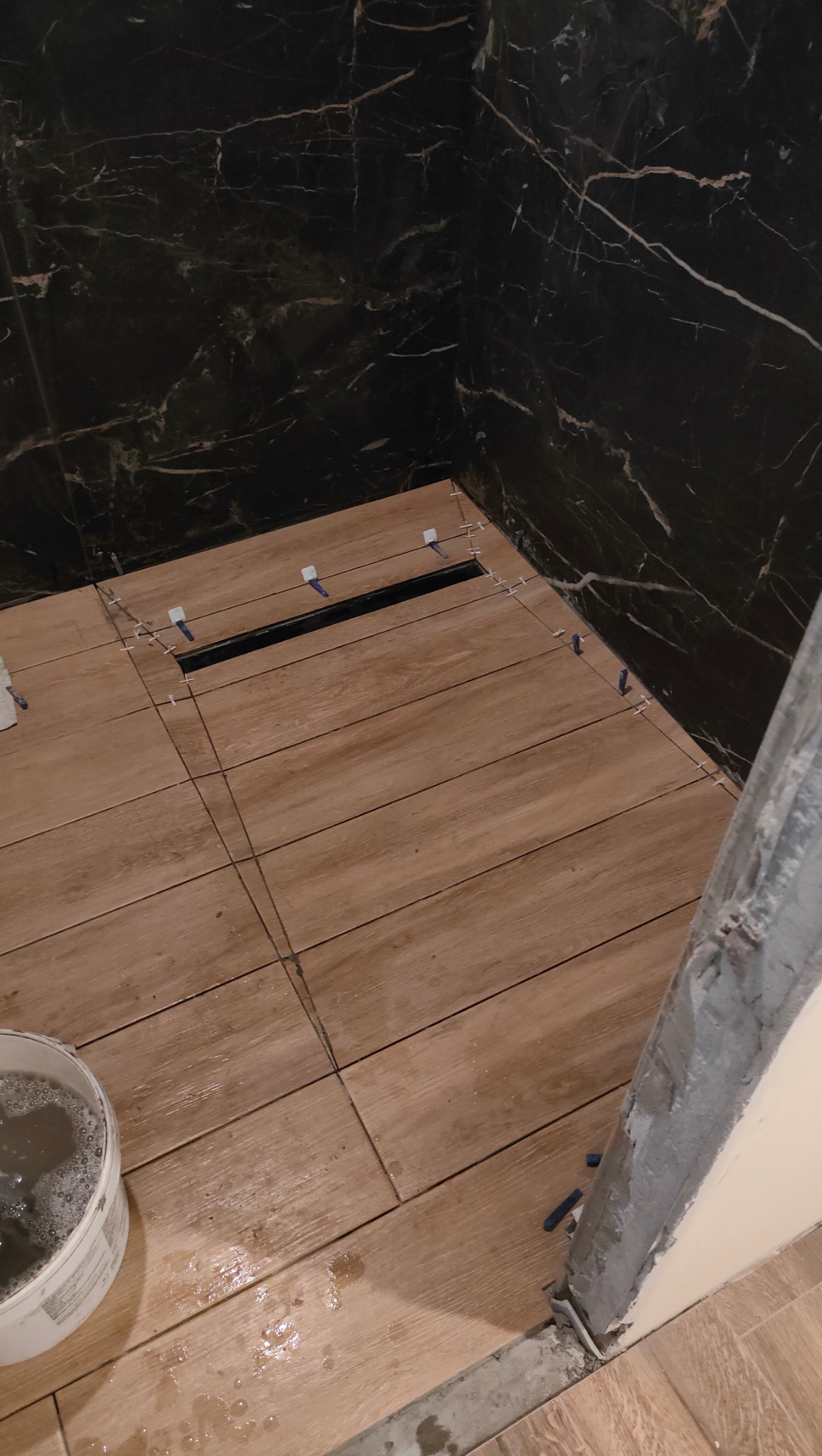 Etap drugi wykonania spadków odpływu liniowego