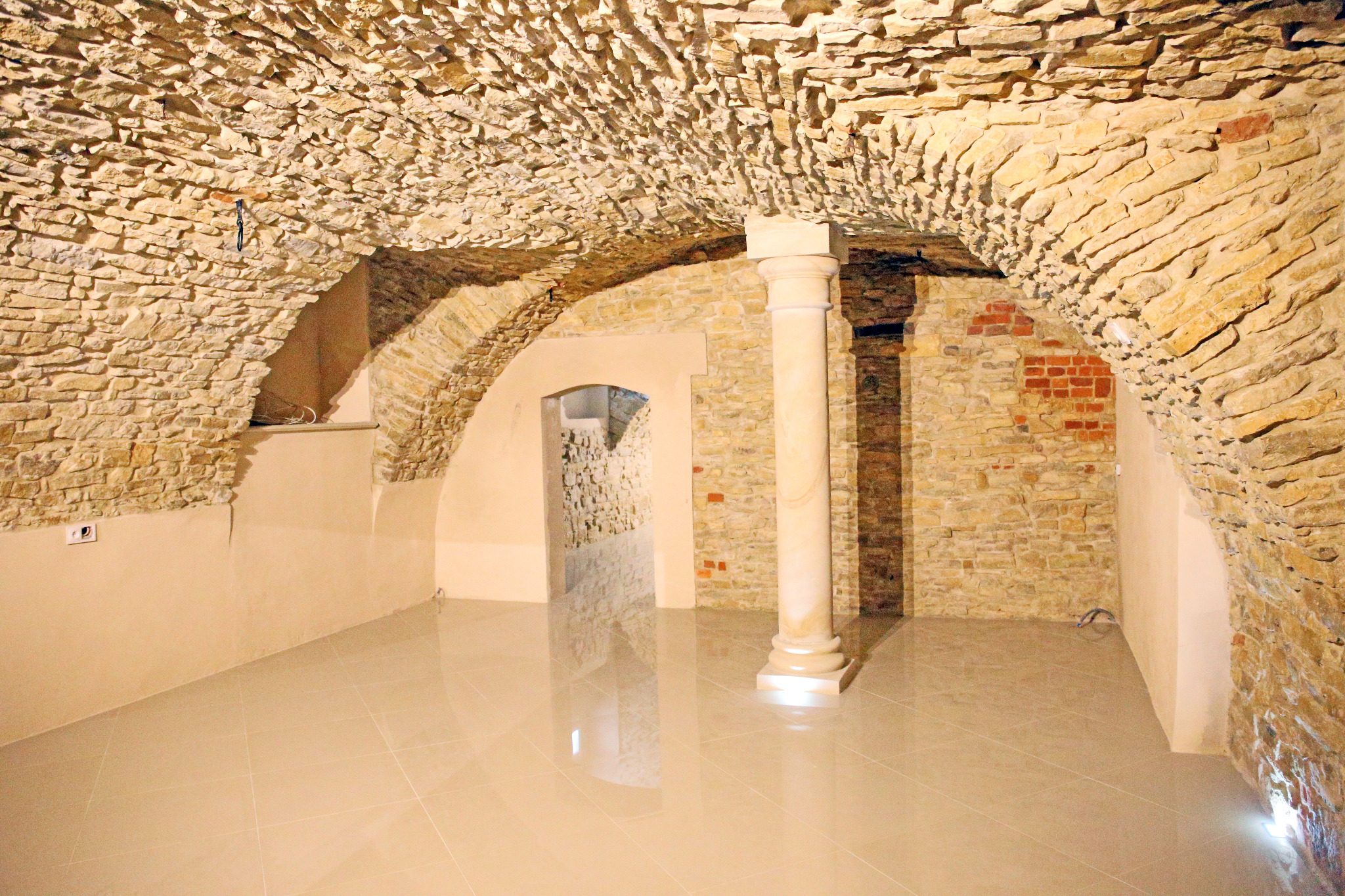 Jesteśmy specjalistami w sprzedaży nieruchomości zabytkowych typu: Pałace lub dworki.