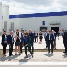 Droga dojazdowa wykonana wg. technologii Lehigh i nasz zakład produkcyjny w Olsztynie