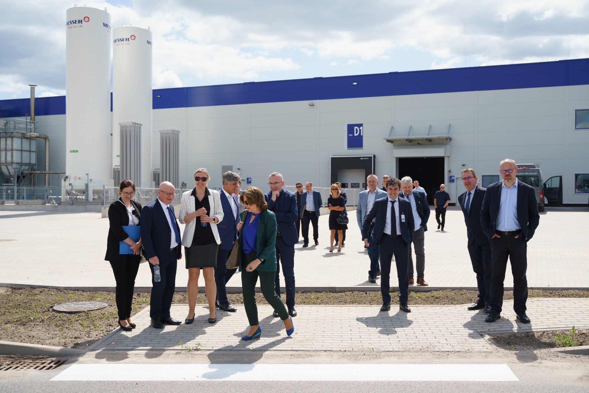 Droga dojazdowa wykonana wg. technologii Lehigh i nasz zakład produkcyjny w Olsztynie