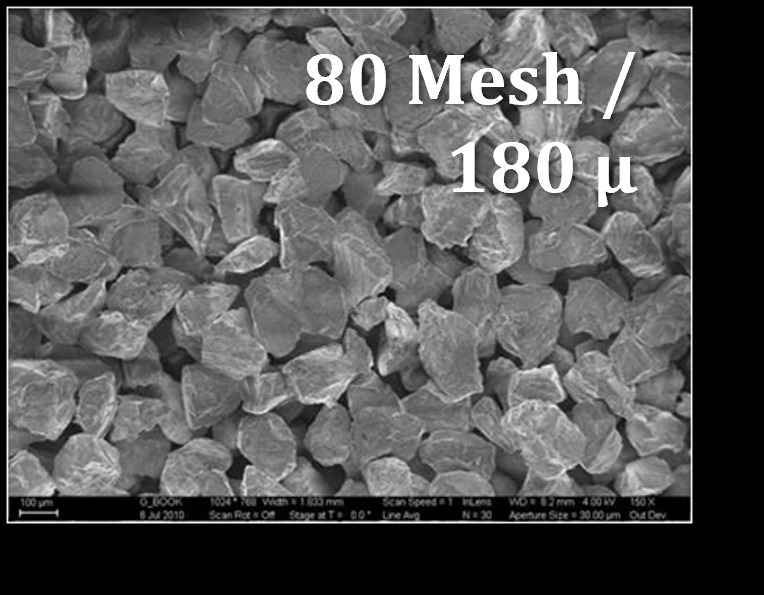 Mikroskopowy obraz kruszywa o granulacji 80 Mesh / 180 μm, wykorzystywanego w budownictwie drogowym.