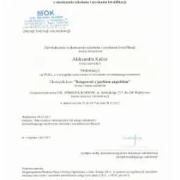 Skan zaświadczenia o ukończeniu kursu 'Księgowość z językiem angielskim', wydanego przez O.K. Ośrodek Kursów, z pieczęcią instytucji szkoleniowej i podpisem dyrektora.