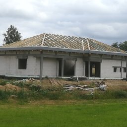Konstrukcja dachowa kopertowa, wielospadowa z  deskowaniem.