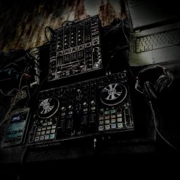 Konsola do prowadzenia imprezy za sterami DJ Chińczyk 