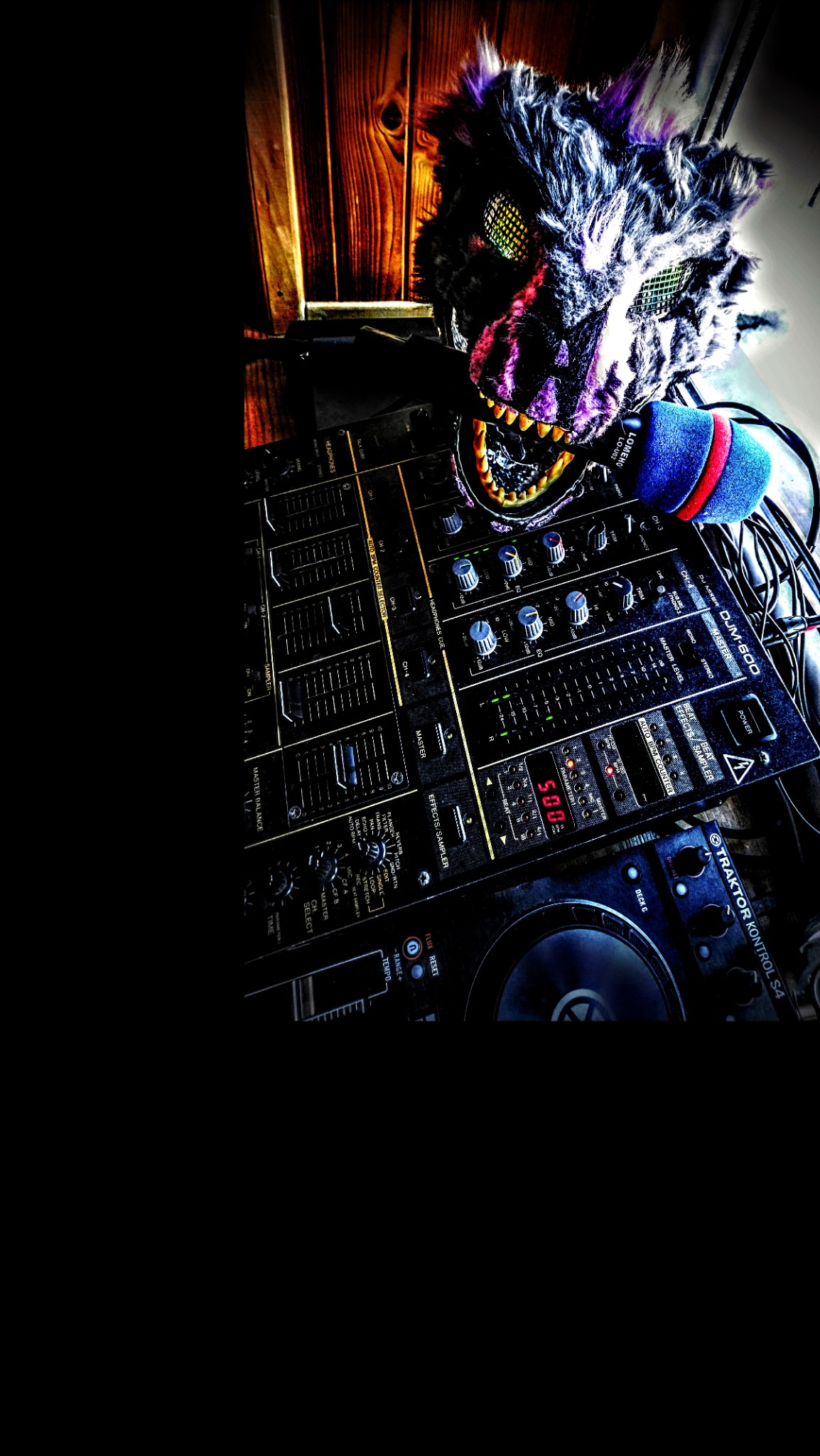 Bezprzewodowe mikrofony pozwalają komfortowo prowadzić interakcje z osobami z imprezy np przemowy itp