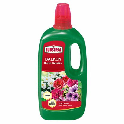 Butelka zielonego koncentratu nawozowego Substral Balkon Burza Kwiatów, z grafiką przedstawiającą białe, różowe i fioletowe kwiaty.