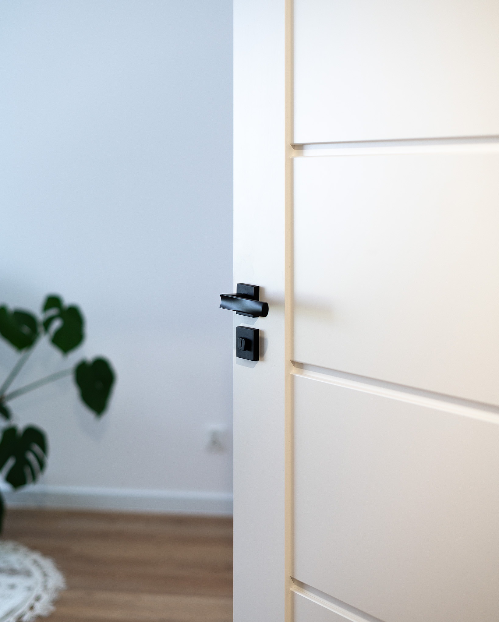 Drzwi wewnętrzne z montażem BEL-POL partner DEKOR.