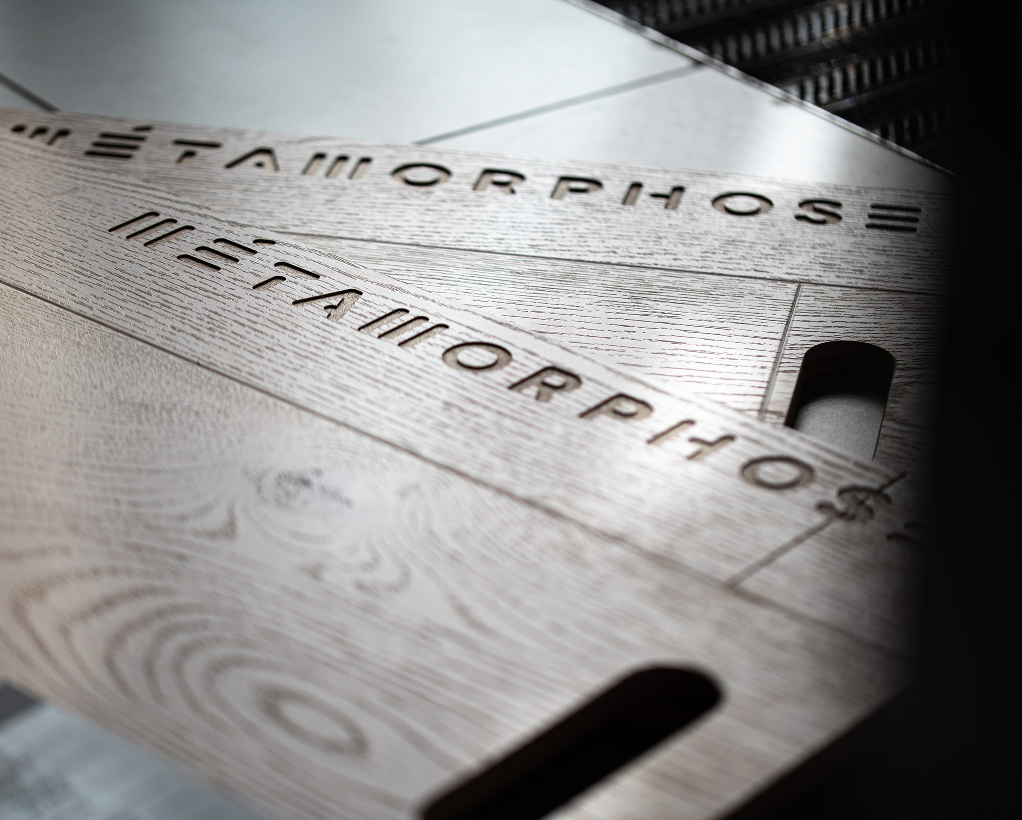 Widoczne struktury synchroniczne paneli laminowanych od Metamorphose.