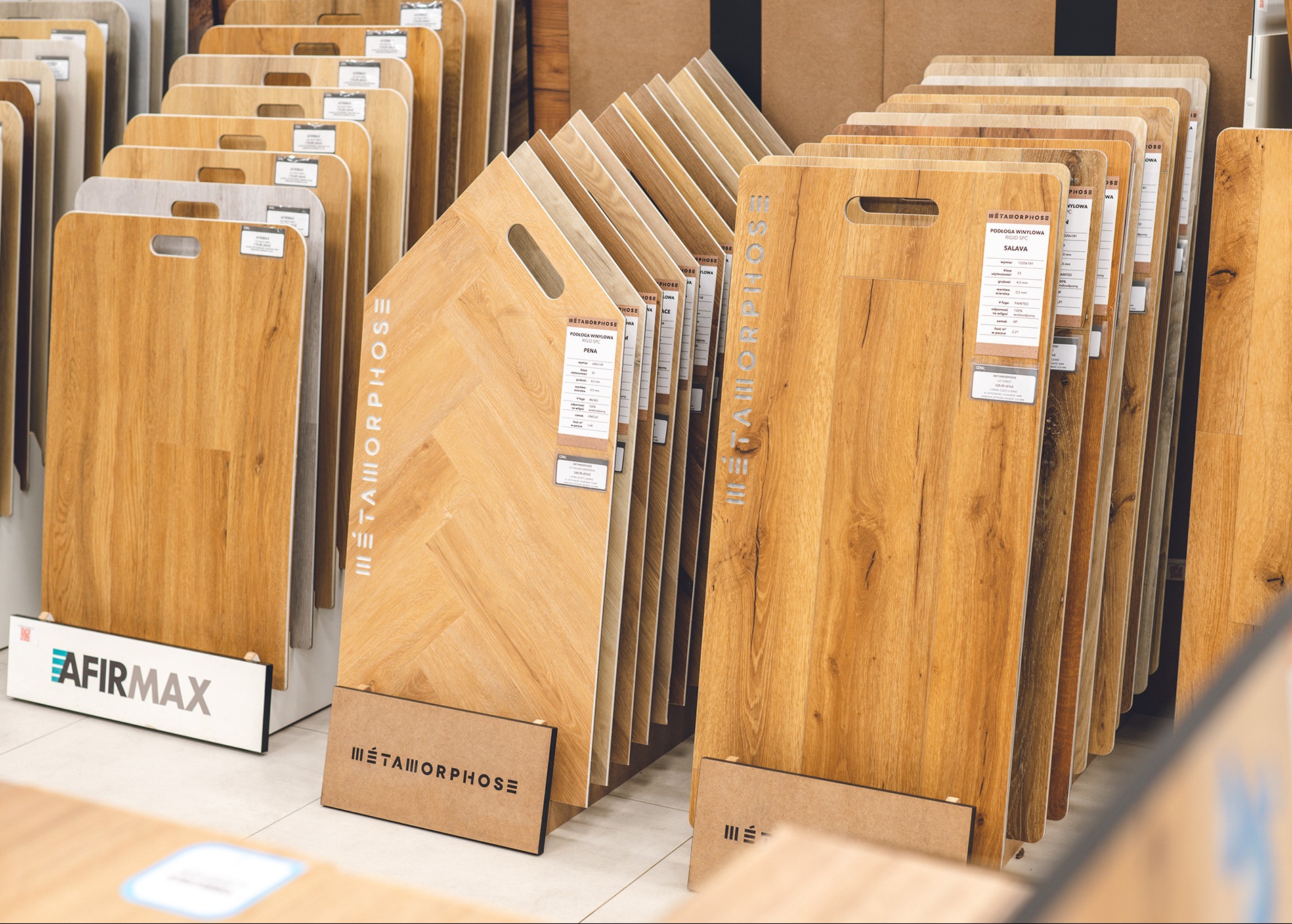 Panele winylowe klasyczne + jodełka. Firma Metamorphose.