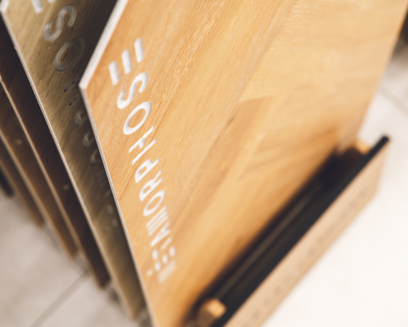 Panele winylowe (jodełka) od firmy Metamorphose.