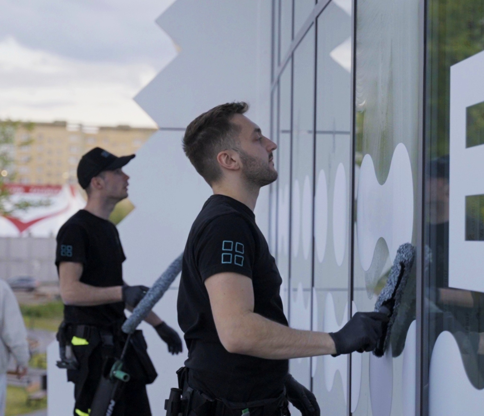 Profesjonalne usługi mycia okien - liderzy w branży!