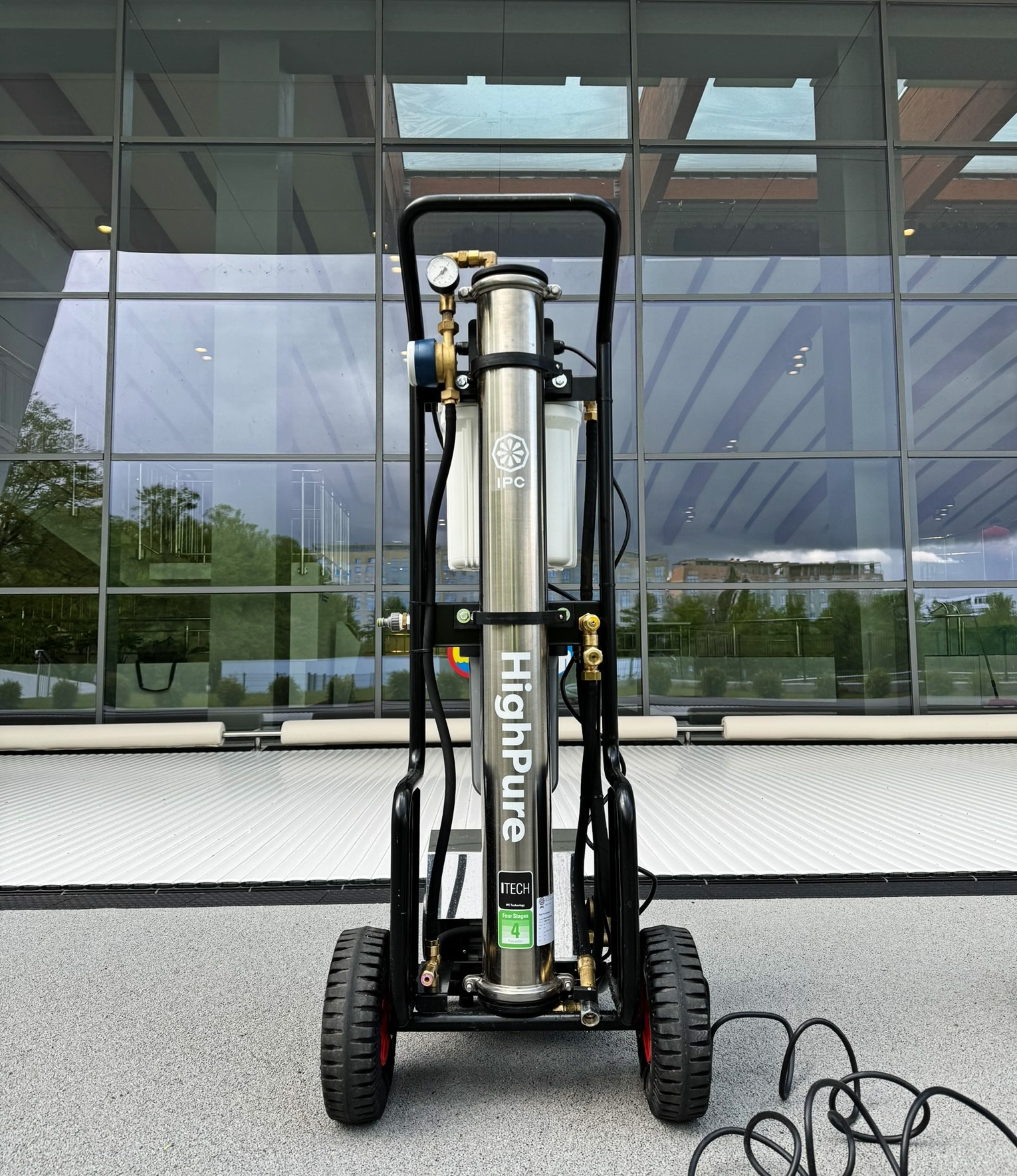 Maszyna do mycia przeszkleń wodą demineralizowaną - IPC HPE High Pure