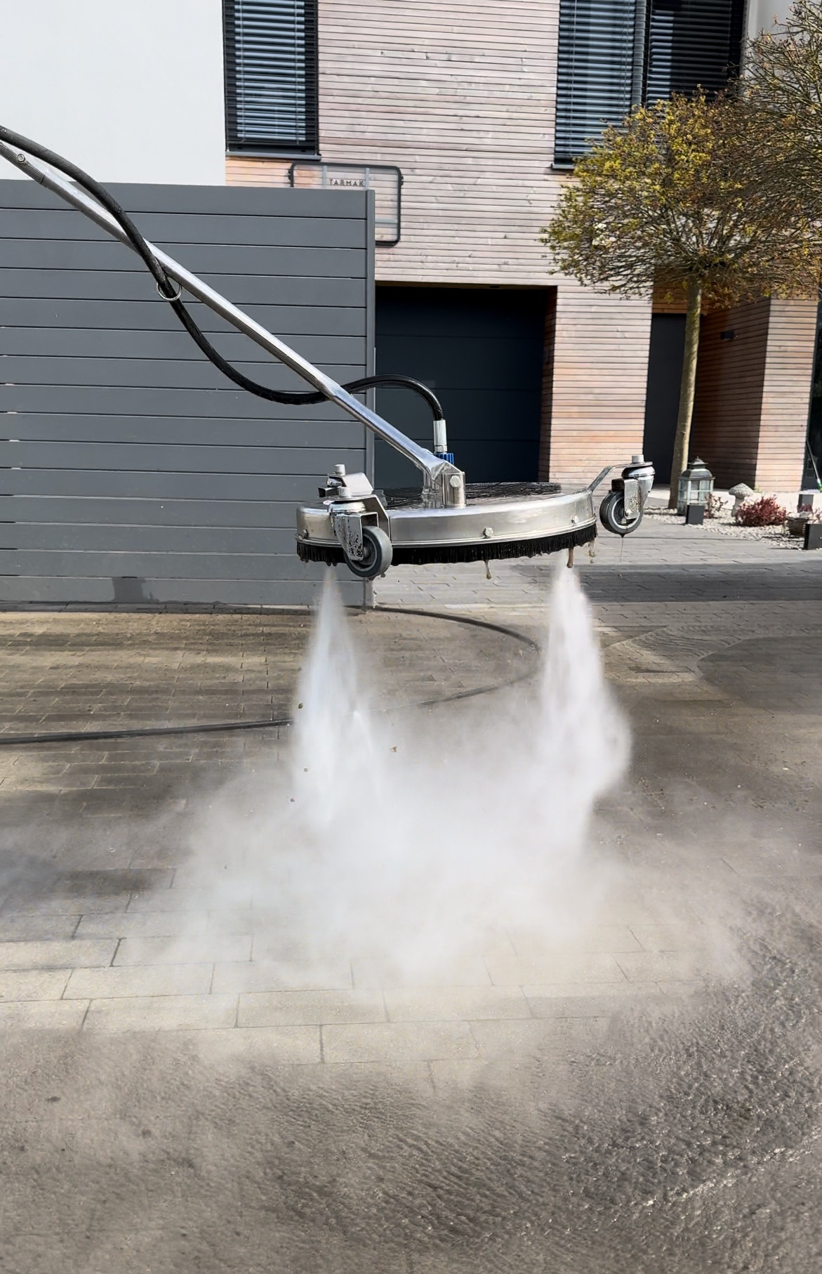 Talerz do mycia kostki brukowej Turbodevil Industrial 410 - potężna moc zapewnia najlepsze efekty.