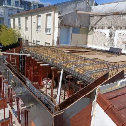 Belka 8m długość o wymiarach 25x90 wysokści wylewana razem ze stropem