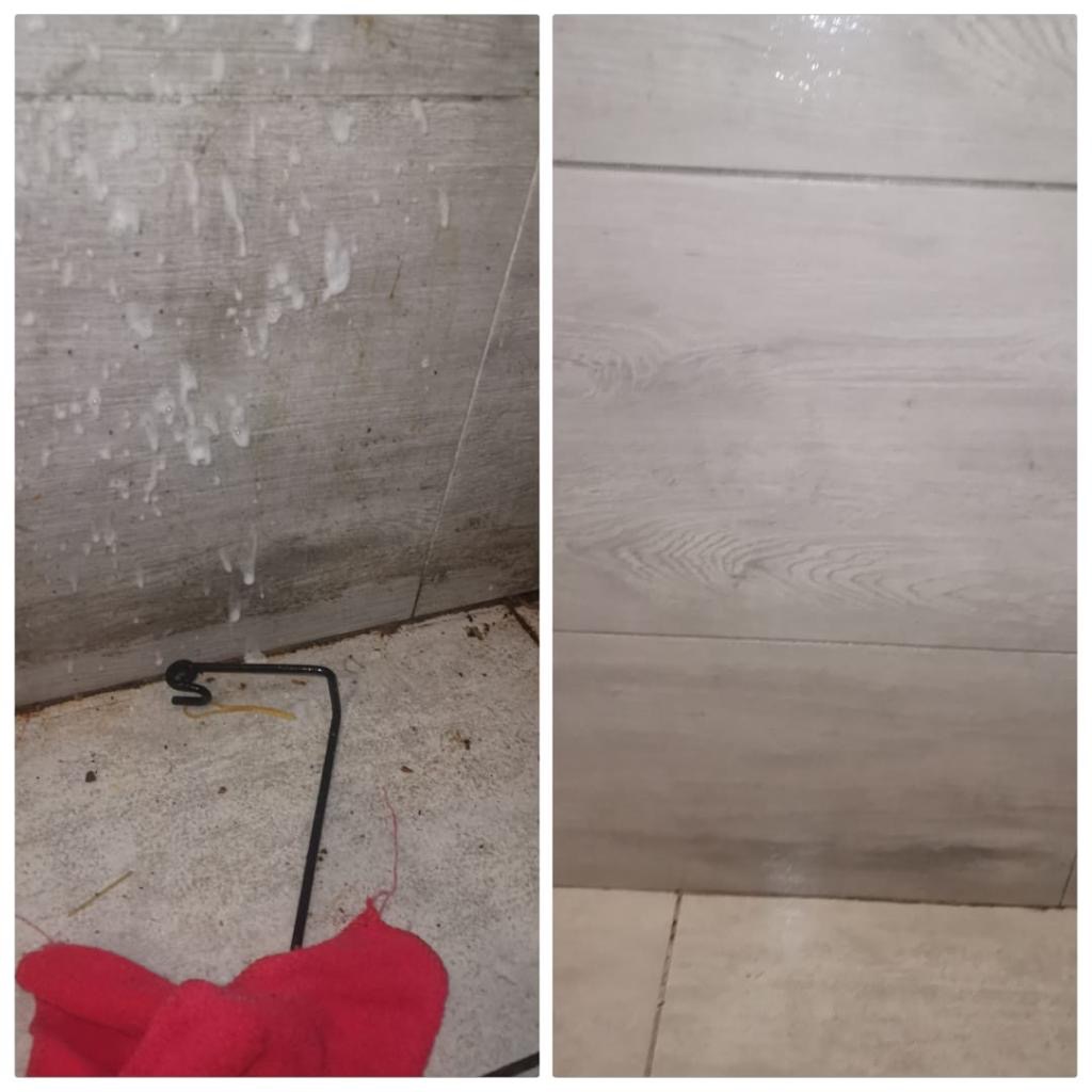 Porównanie stanu łazienki przed i po czyszczeniu: po lewej brudna ściana z zaciekami i zabrudzeniami na podłodze, po prawej czysta ściana i podłoga z widocznymi śladami wilgoci po umyciu.