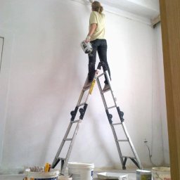 Malowanie ścian pod sufit nie straszne :)
