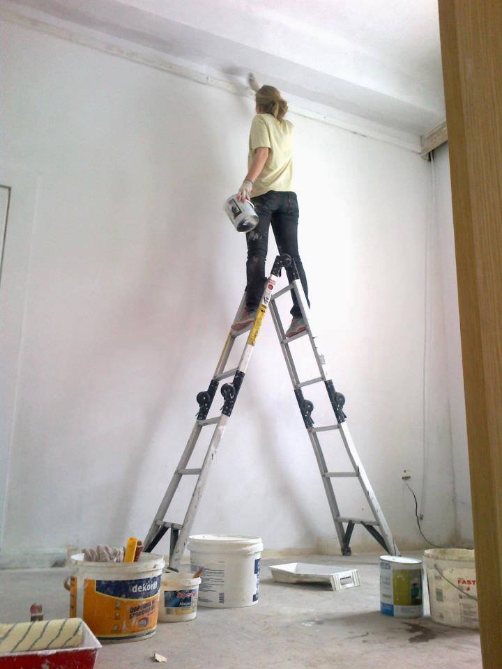 Malowanie ścian pod sufit nie straszne :)