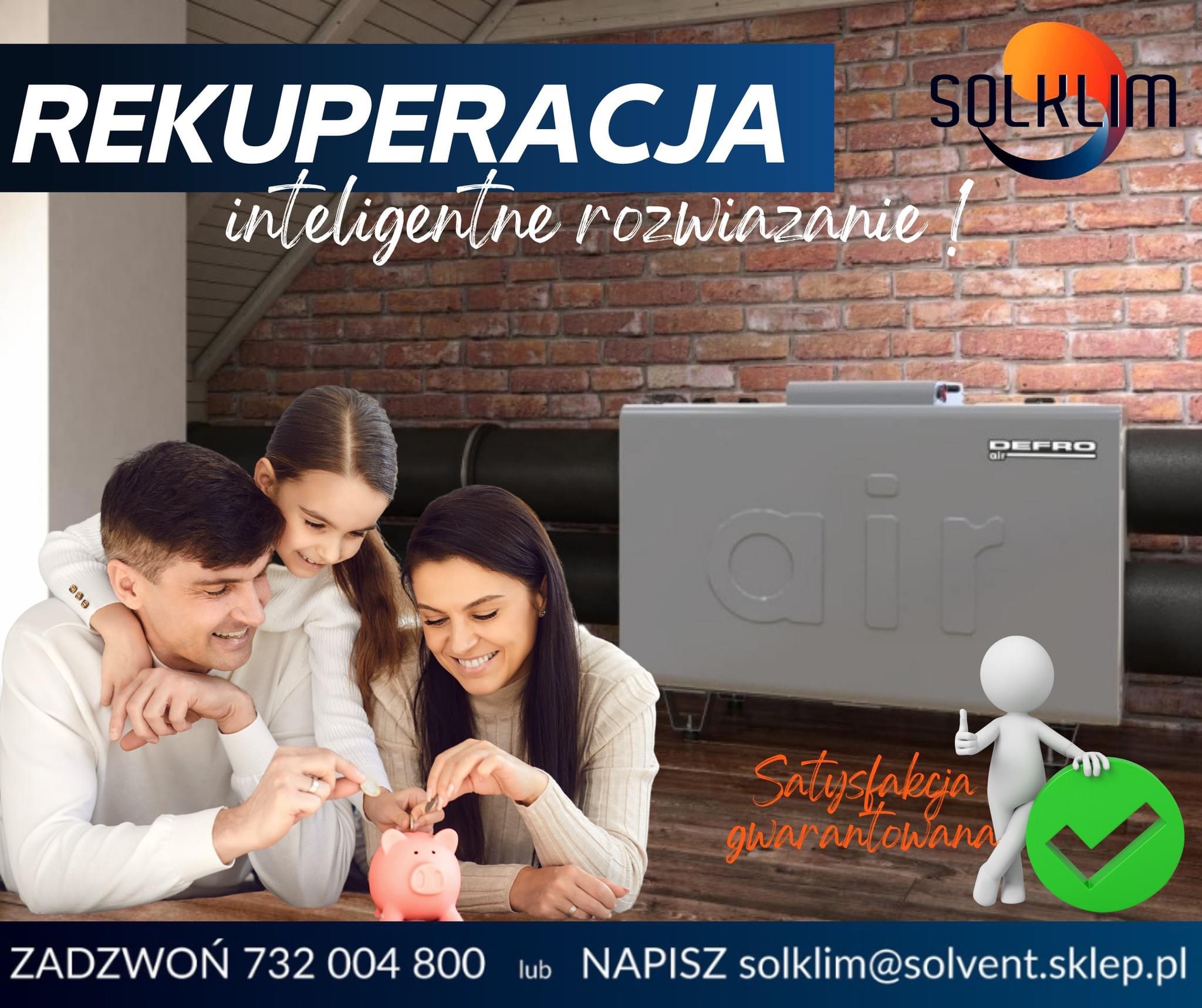 Rodzina wrzuca monety do świnki skarbonki na tle urządzenia rekuperacyjnego Defro Air, z logo Solklim i hasłem 'Satysfakcja gwarantowana'.