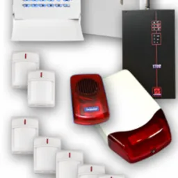 Kompletny zestaw alarmowy: centrala z wyświetlaczem, manipulatorem i obudową z kluczem, czujniki ruchu, sygnalizator akustyczny i optyczny, pilot zdalnego sterowania z kluczami, prezentowany...