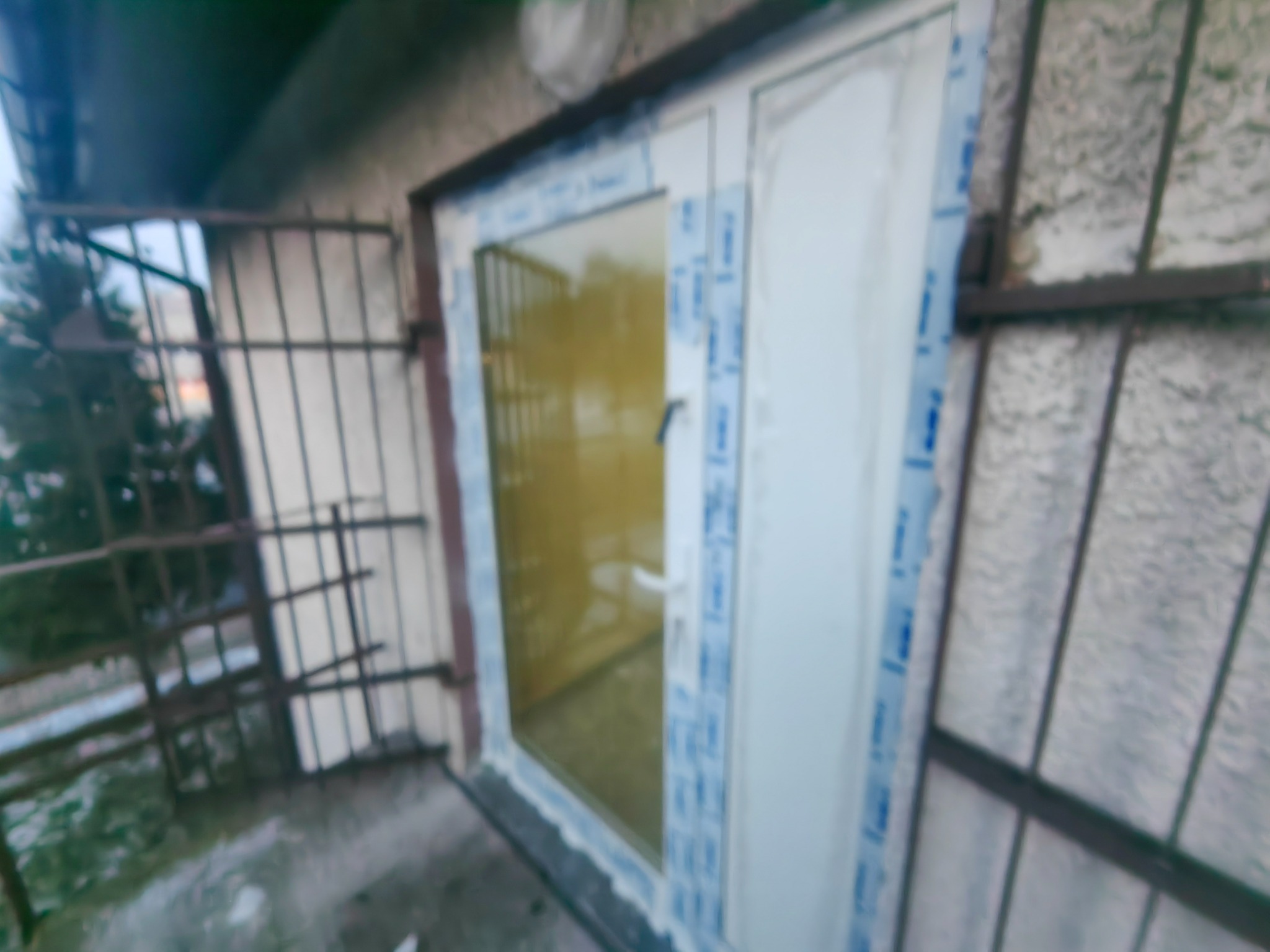 Demontaż i montaż drzwi alumuniowych w PZW