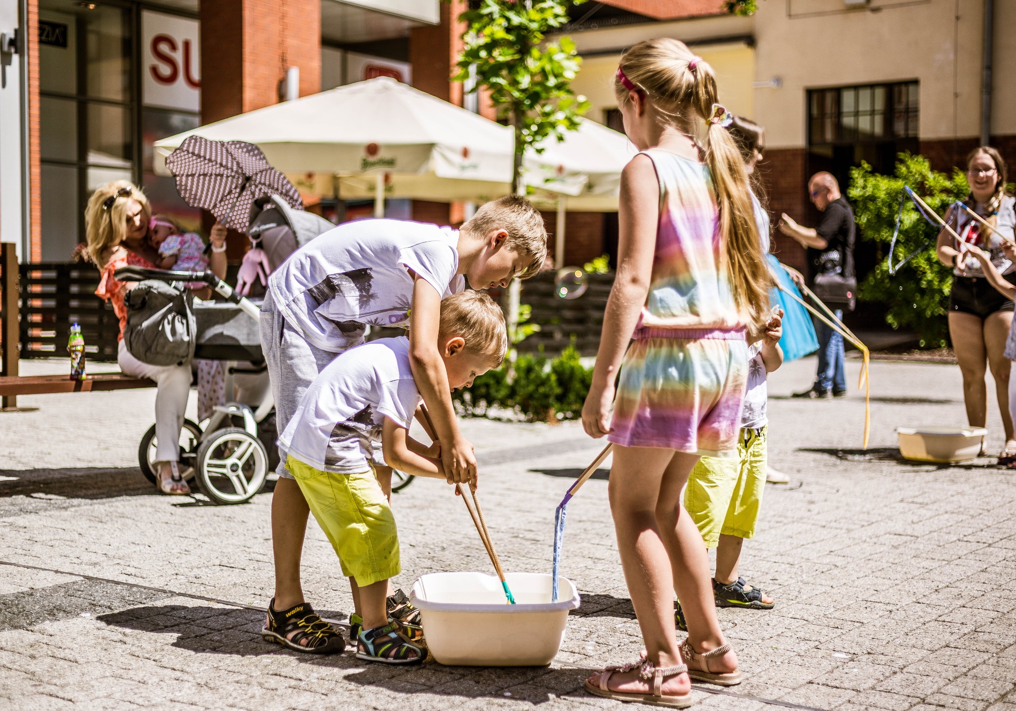 Obsługa fotograficzna eventu organizowanego przez galerię handlową.