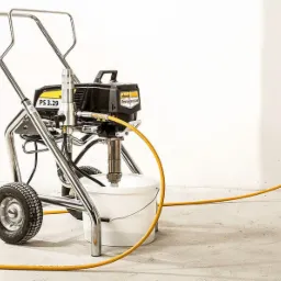 Malowanie agregatem hydrodynamicznym, gładzie metodą natryskową.