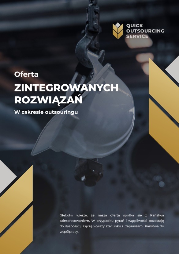 Grafika reklamowa z hasłem 'Oferta Zintegrowanych Rozwiązań w zakresie outsourcingu', z białym kaskiem wiszącym na haku w tle ciemnej hali produkcyjnej i logotypem firmy.